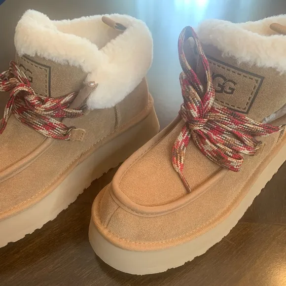 NIB UGG Funkarra Cabin Cuff Slipper in Chestnut, Size 8