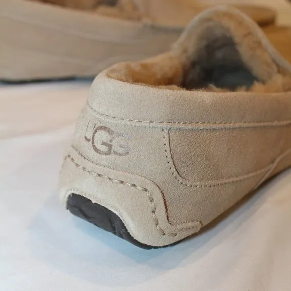 NIB UGG MEN'S ASCOT SAND SUEDE SHEARLING SLIP ON‎ SLIPPERS