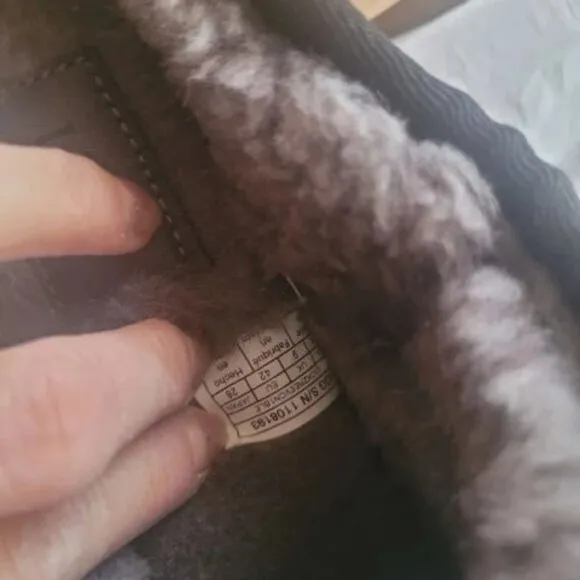 NIB UGG WOMEN'S CLASSIC‎ SUEDE SHEARLING LINED SLIPPERS BLACK