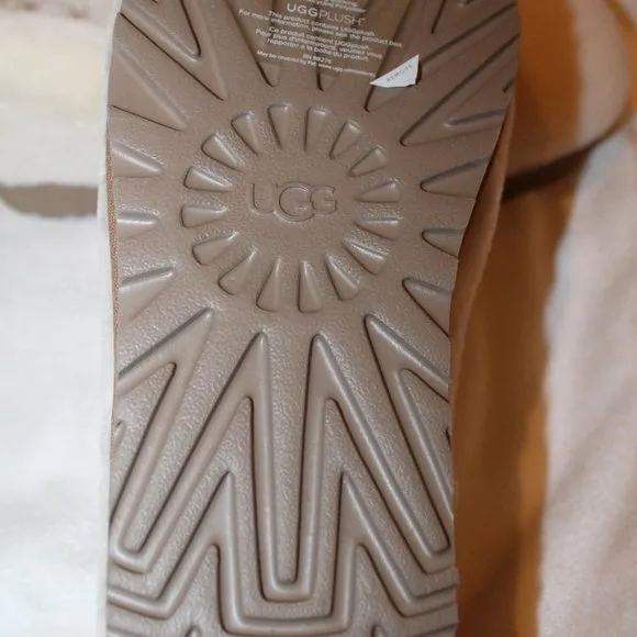 NIB UGG WOMEN'S SHEARLING BOOTIE‎ SLIPPERS NATURAL