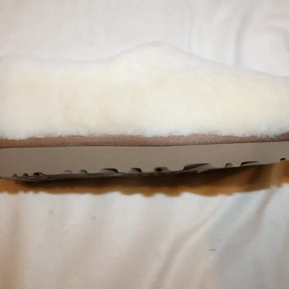 NIB UGG WOMEN'S SHEARLING BOOTIE‎ SLIPPERS NATURAL