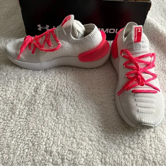 NIB Under Armour Women's HOVR Phantom 3 Reflect in White / Gray / Pink Size 9.5