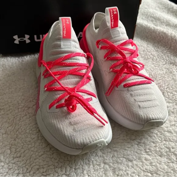 NIB Under Armour Women's HOVR Phantom 3 Reflect in White / Gray / Pink Size 9.5