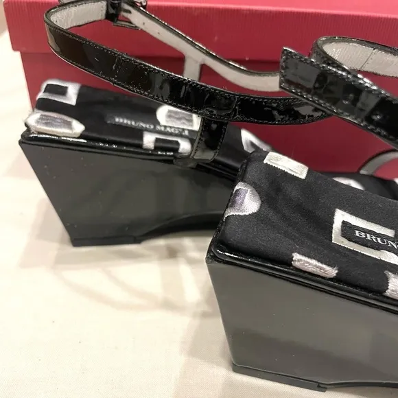 NIB Vintage BRUNO MAGLI Black Geometric Strappy Patent Wedge Buckle Sandals