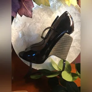 Nicolaus Kirkwood Black Patent Leather Wedge Shoes. Size 6