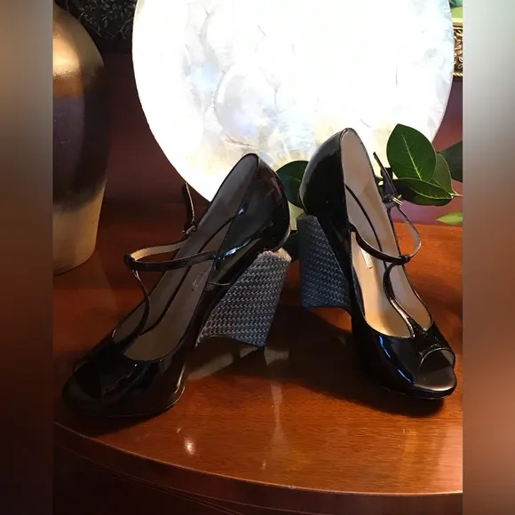 Nicolaus Kirkwood Black Patent Leather Wedge Shoes. Size 6