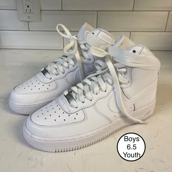 Nike Air Force 1 High LE Triple White GS Sneakers Size 6.5 Y DH2943-111 BIG KIDS