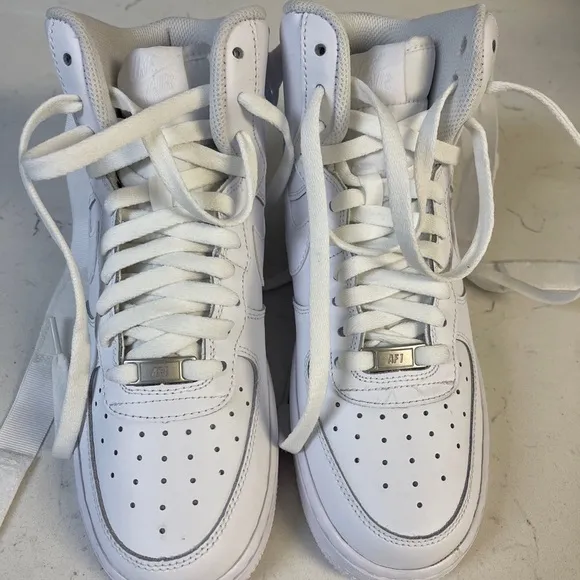 Nike Air Force 1 High LE Triple White GS Sneakers Size 6.5 Y DH2943-111 BIG KIDS