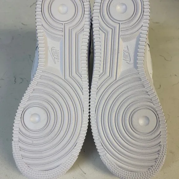 Nike Air Force 1 High LE Triple White GS Sneakers Size 6.5 Y DH2943-111 BIG KIDS