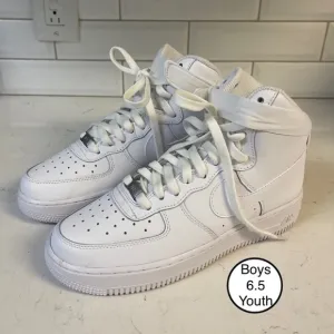Nike Air Force 1 High LE Triple White GS Sneakers Size 6.5 Y DH2943-111 BIG KIDS