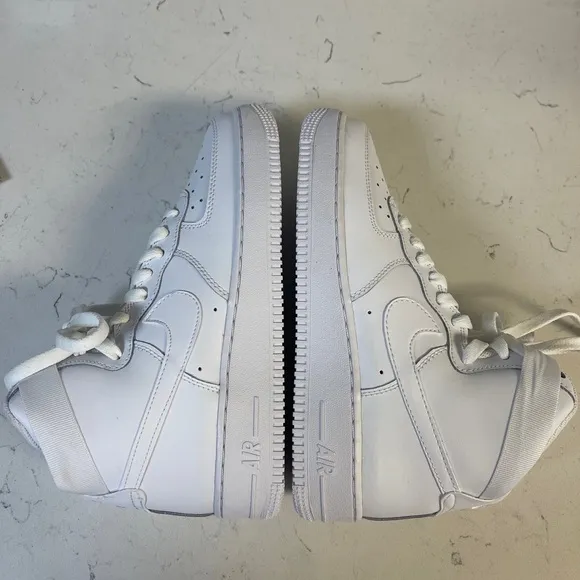 Nike Air Force 1 High LE Triple White GS Sneakers Size 6.5 Y DH2943-111 BIG KIDS