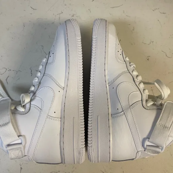 Nike Air Force 1 High LE Triple White GS Sneakers Size 6.5 Y DH2943-111 BIG KIDS