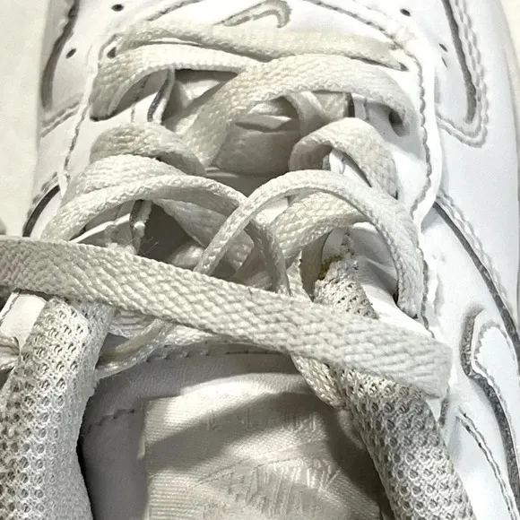 Nike Air Force 1 LE (PS) size 11C white preschool kid tennis shoes used
