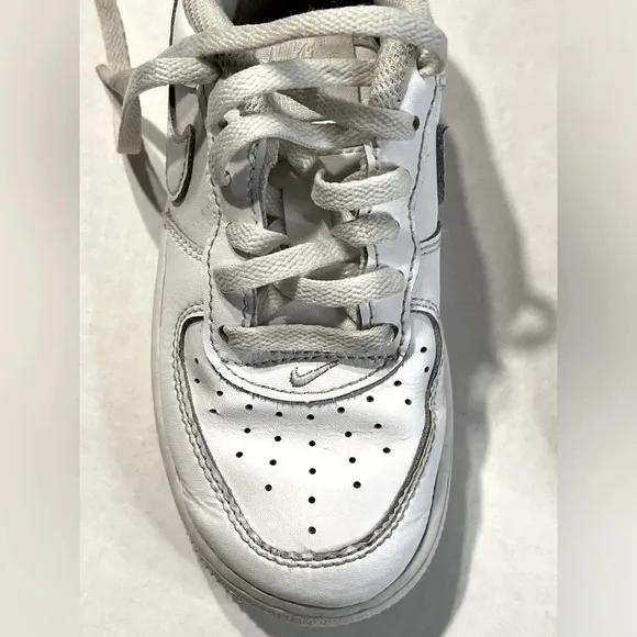 Nike Air Force 1 LE (PS) size 11C white preschool kid tennis shoes used