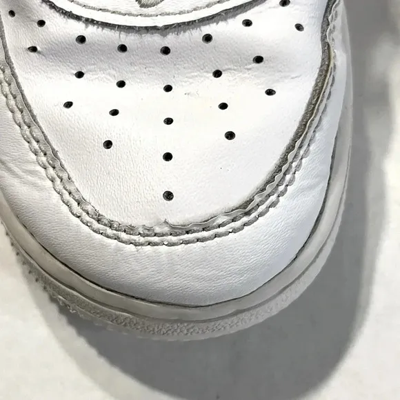 Nike Air Force 1 LE (PS) size 11C white preschool kid tennis shoes used