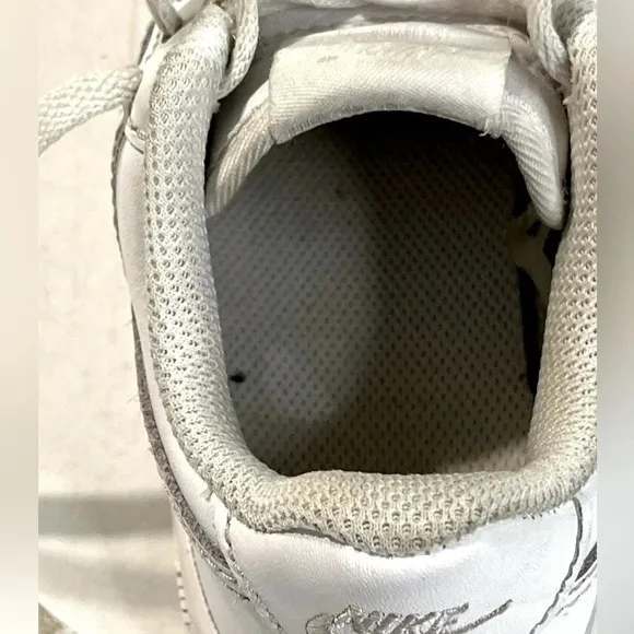 Nike Air Force 1 LE (PS) size 11C white preschool kid tennis shoes used