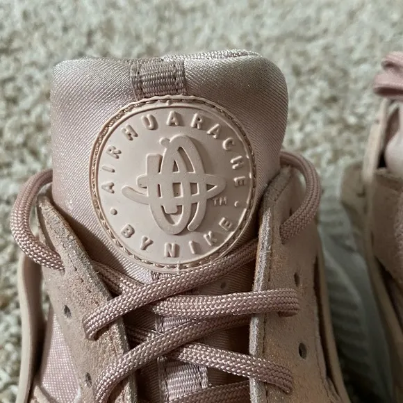 Nike Air Huarache Run Particle Beige Metallic Pink Size 10