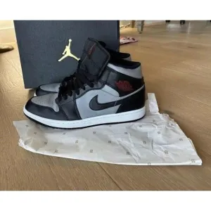 Nike Air Jordan 1 Mid Shadow Red Black Men's Size 11.5 (Worn 1x)