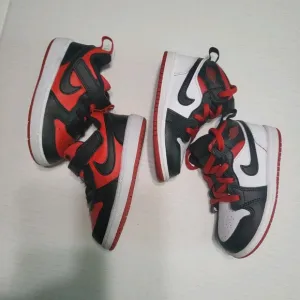 Nike Air Jordan 1 Mid Toddler Size 7c 'Black Fire Red'