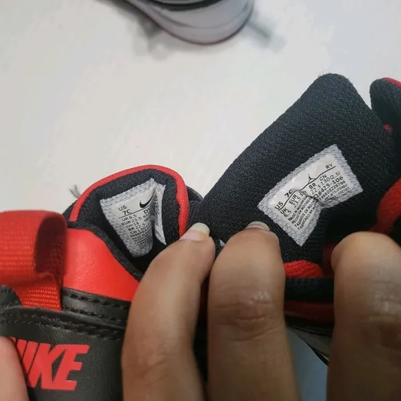 Nike Air Jordan 1 Mid Toddler Size 7c 'Black Fire Red'