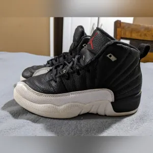 Nike Air‎ Jordan 12 retro Sz 1Y kids black and white