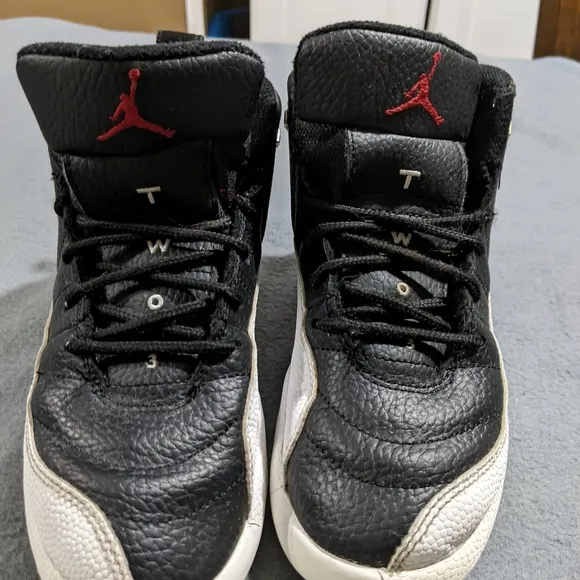 Nike Air‎ Jordan 12 retro Sz 1Y kids black and white