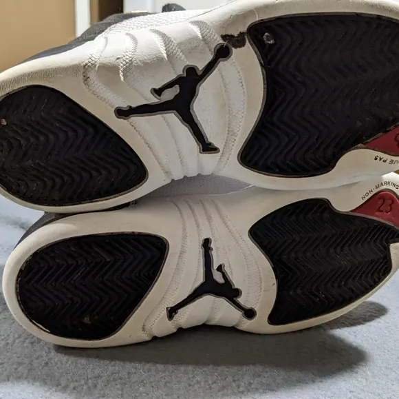 Nike Air‎ Jordan 12 retro Sz 1Y kids black and white