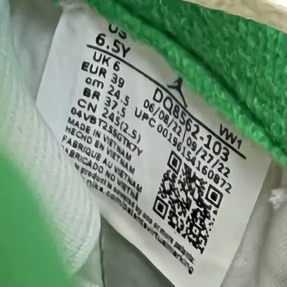 Nike Air Jordan 2 Retro GS Lucky Green White Sail Youth 6.5 Women's 8 Shoes