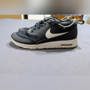 Nike Air Max Thea Size 4Y Navy Blue EUC