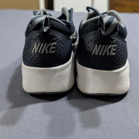 Nike Air Max Thea Size 4Y Navy Blue EUC