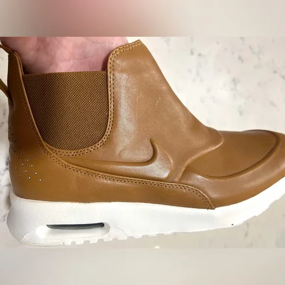 Nike Air Max Women’s Thea Mid Leather Chelsea Brown Boots New
