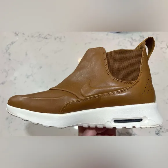 Nike Air Max Women’s Thea Mid Leather Chelsea Brown Boots New