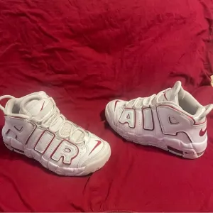 Nike Air More UptempoWhite Varsity Red Outline (PS) (3Y)