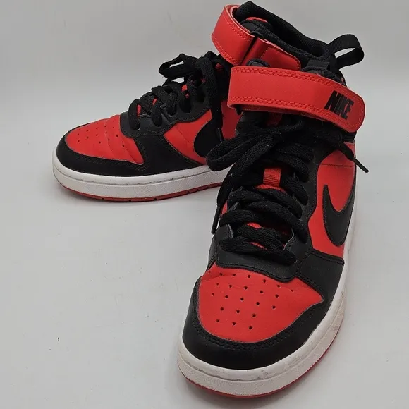 Nike basketball court borough 2 mid size 3.5y shoes