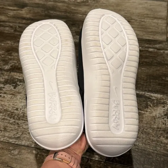 Nike Burrow NA Womens Slippers Size 8 Black White DJ3131-001 NWT