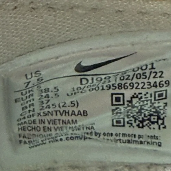Nike Cream Knit Athletic Shoes with Cushioned Sole Activewear gym running