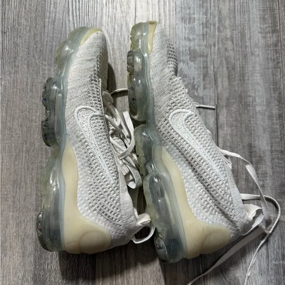 Nike Cream Knit Athletic Shoes with Cushioned Sole Activewear gym running