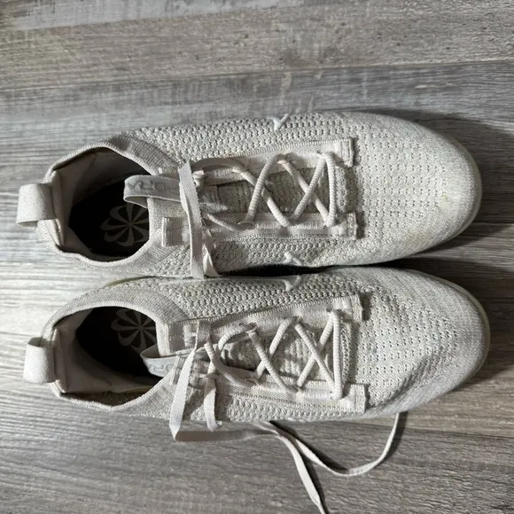 Nike Cream Knit Athletic Shoes with Cushioned Sole Activewear gym running
