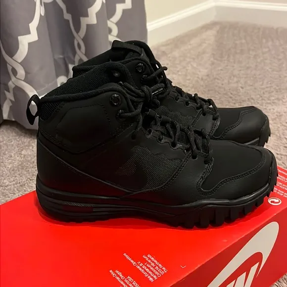 Nike Dual Fusion Hills Mid boots new H20 repel black Youth GS Boys Sizes