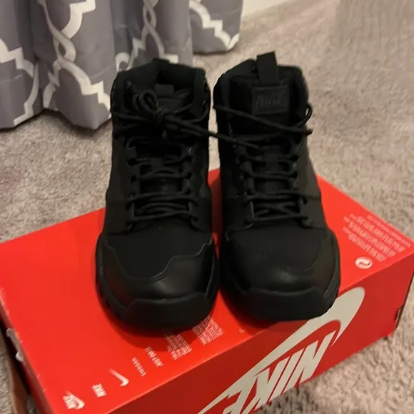 Nike Dual Fusion Hills Mid boots new H20 repel black Youth GS Boys Sizes