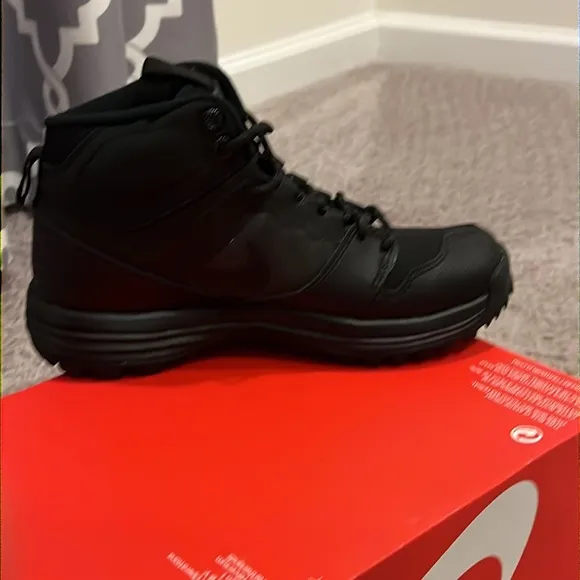 Nike Dual Fusion Hills Mid boots new H20 repel black Youth GS Boys Sizes