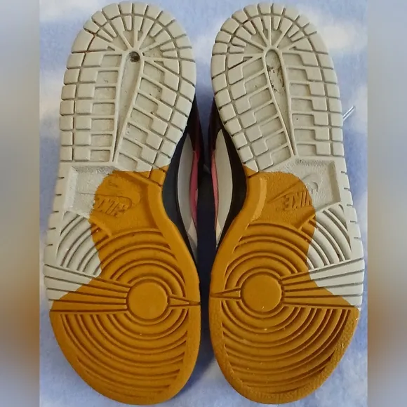 NIKE Dunk Low Dance SE (GS) size 4.5Y       SH-043