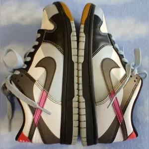 NIKE Dunk Low Dance SE (GS) size 4.5Y       SH-043