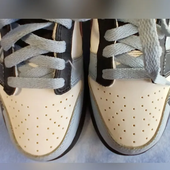 NIKE Dunk Low Dance SE (GS) size 4.5Y       SH-043