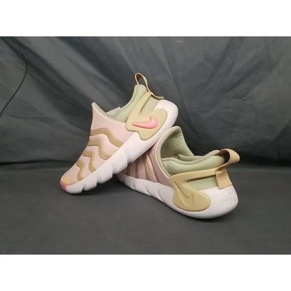 Nike Girls Dynamo Go (PS) Athletic Sneakers Slip-On Pink Size 6 DISPLAY MODEL!