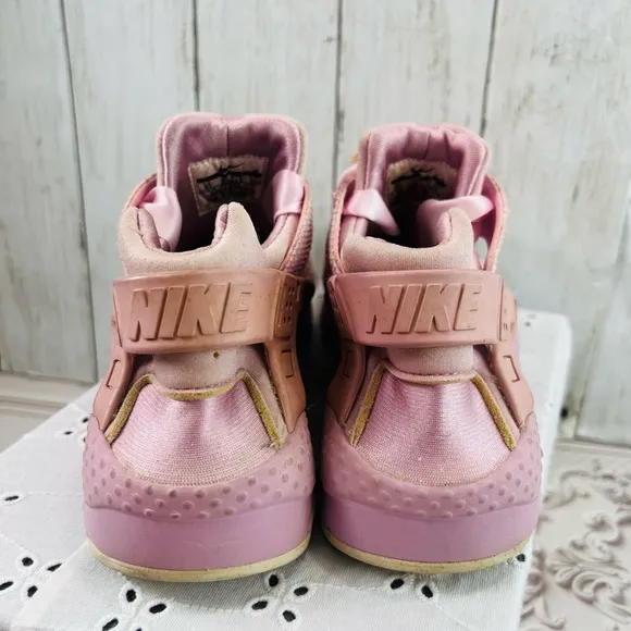 Nike Huarache Run SE Girls Shoes Size 6Y Light Arctic Pink/Arctic chunky laces
