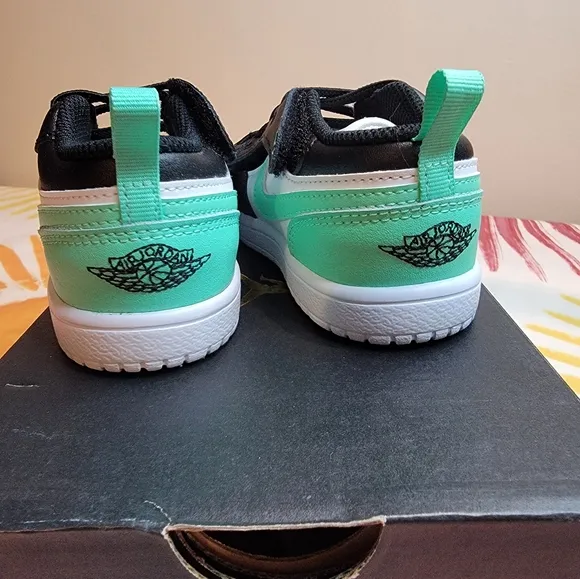 Nike Joardan 1 Low Alt (TD) White Green Glow Black Size 10C