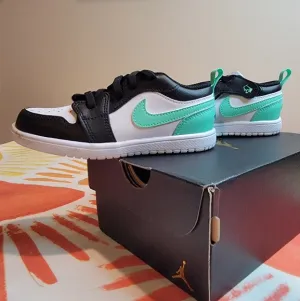 Nike Joardan 1 Low Alt (TD) White Green Glow Black Size 10C