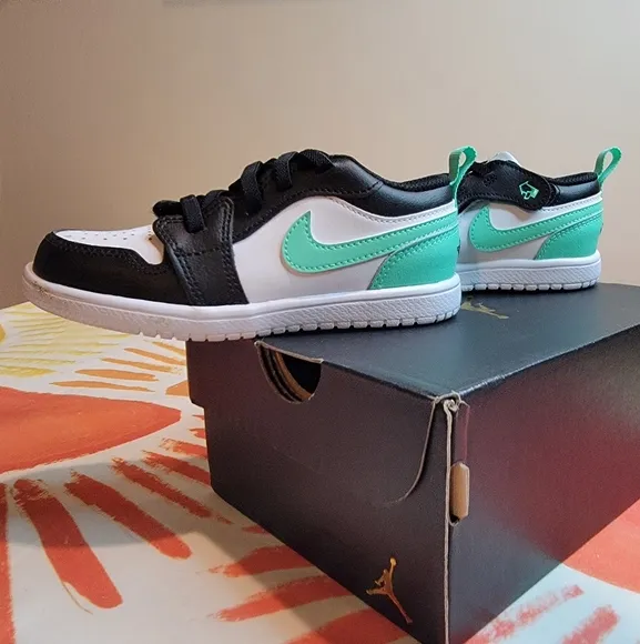 Nike Joardan 1 Low Alt (TD) White Green Glow Black Size 10C
