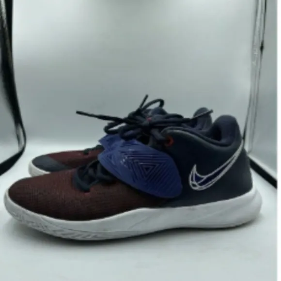 NIKE Kyrie fly trap 3 (Obsidian Gym Red) basketball shoes size 2Y